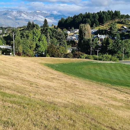 Kowhai Apartment - private opposite golf course central Wanaka Esterno foto