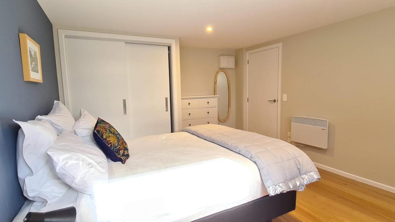 Kowhai Apartment - private opposite golf course central Wanaka Esterno foto