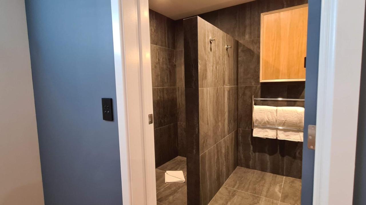 Kowhai Apartment - private opposite golf course central Wanaka Esterno foto